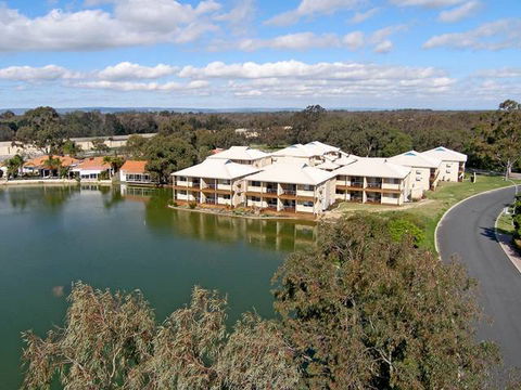 Lakeside Holiday Apartments - Lightning Ridge Tourism 1