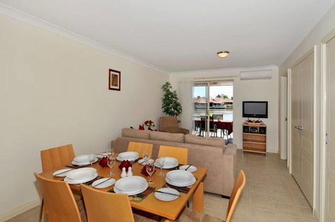 Lakeside Holiday Apartments - Lightning Ridge Tourism 2