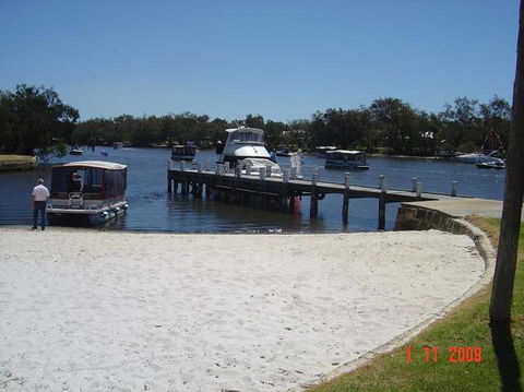Lakeside Holiday Apartments - Lightning Ridge Tourism 4