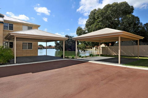 Lakeside Holiday Apartments - Lightning Ridge Tourism 5