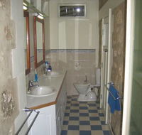 MacDonnell House Naracoorte Cottages - Lightning Ridge Tourism