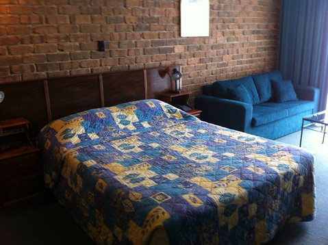 Marion Motel & Apartments - Lightning Ridge Tourism 1