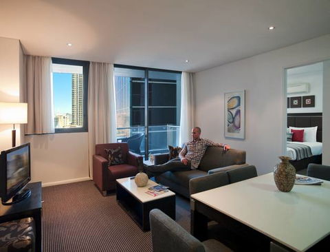 Meriton Serviced Apartments - Campbell Street - Lightning Ridge Tourism 1