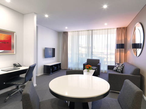 Meriton Serviced Apartments - North Ryde - Lightning Ridge Tourism 1