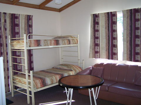 Mitchell Motel - Lightning Ridge Tourism 0