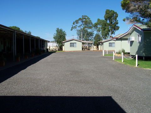 Mitchell Motel - Lightning Ridge Tourism 3