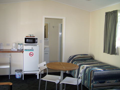 Mitchell Motel - Lightning Ridge Tourism 5