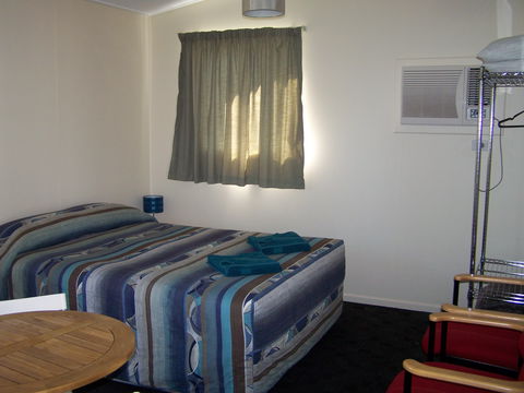 Mitchell Motel - Lightning Ridge Tourism 6