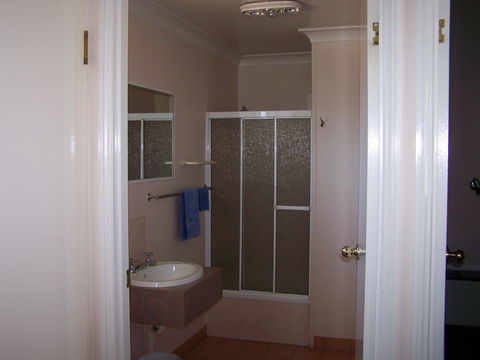 Mitchell Motel - Lightning Ridge Tourism 7