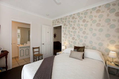 Mt Coolum Retreat 'A Bed & Breakfast' - Lightning Ridge Tourism 0