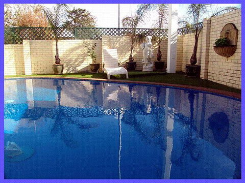 NOAH'S Mid City Motor Inn - Lightning Ridge Tourism 0