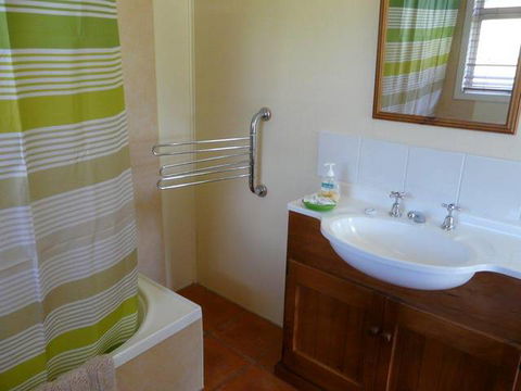 Oaklea Bed And Breakfast & Cottages - Lightning Ridge Tourism 4