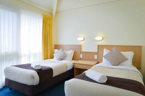 Pacific Palms Resort - Lightning Ridge Tourism 3