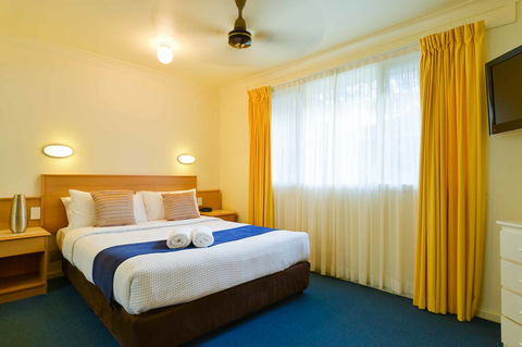 Pacific Palms Resort - Lightning Ridge Tourism 2