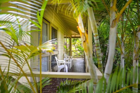 Pacific Palms Resort - Lightning Ridge Tourism 5