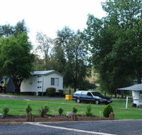Poplar Caravan Park - Lightning Ridge Tourism
