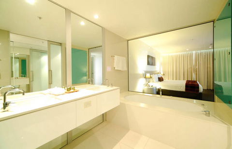 Q1 Resort & Spa - Lightning Ridge Tourism 4