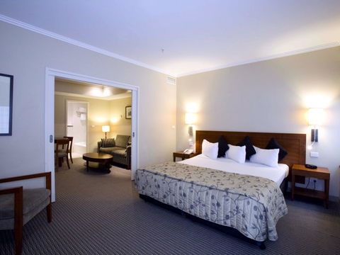 Quality Hotel Batman's Hill On Collins - Lightning Ridge Tourism 2