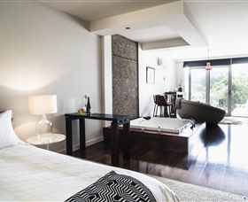 Polperro Winery Luxury Accommodation - Lightning Ridge Tourism 2