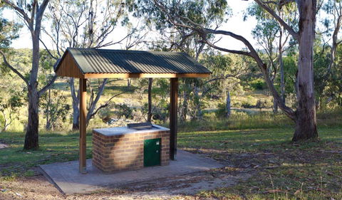 Apsley Falls Campground - Lightning Ridge Tourism 1