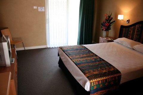 Rose & Crown Lodge - Lightning Ridge Tourism 0