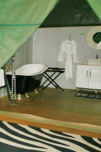 Seven Mile Beach Holiday Park - Lightning Ridge Tourism 4