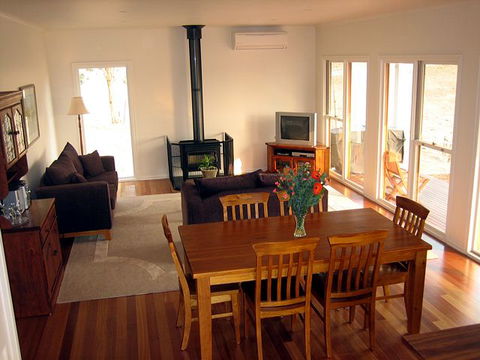Strath Valley View B And B - Lightning Ridge Tourism 0