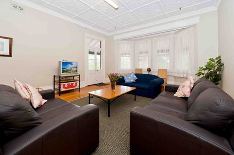The Centre Bed & Breakfast - Lightning Ridge Tourism 0