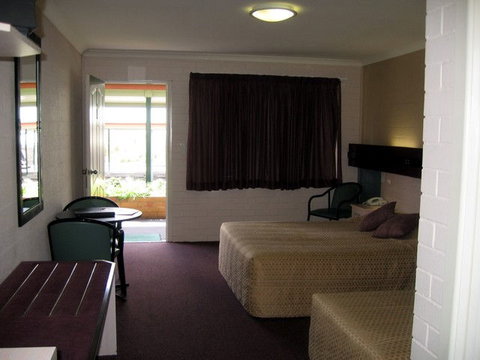 The Vines Motel & Cottages - Lightning Ridge Tourism 2