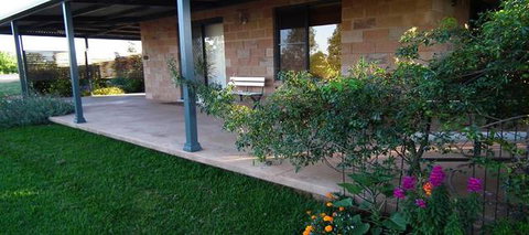 Welcome Cottage Executive Serviced Accommodation - Lightning Ridge Tourism 1
