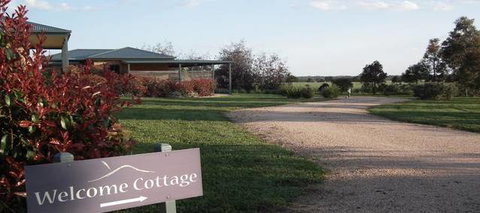 Welcome Cottage Executive Serviced Accommodation - Lightning Ridge Tourism 3