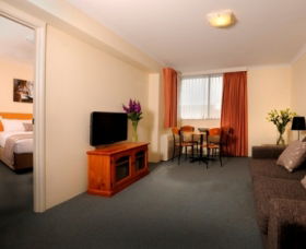 Assured Waterside Apartments - Lightning Ridge Tourism 2