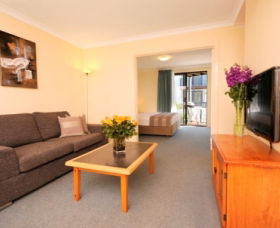 Assured Waterside Apartments - Lightning Ridge Tourism 3