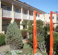 Baywatch Manor Augusta YHA - Lightning Ridge Tourism
