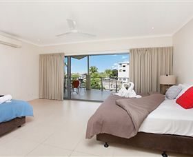 Bay View Luxury Waterfront Villa - Lightning Ridge Tourism 3