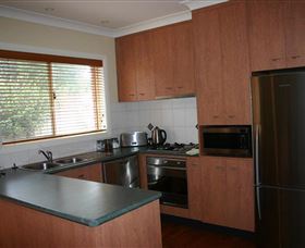 Villa On Nathan - Lightning Ridge Tourism 3