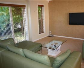 Villa On Nathan - Lightning Ridge Tourism 4