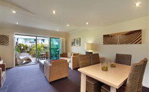 Pacific Blue 358 - Lightning Ridge Tourism 2