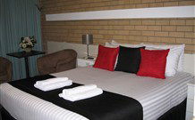 Golden Harvest Motor Inn - Moree - Lightning Ridge Tourism 0