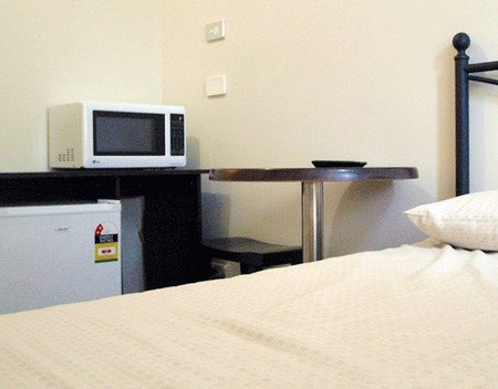 Lamrock Lodge - Lightning Ridge Tourism 3