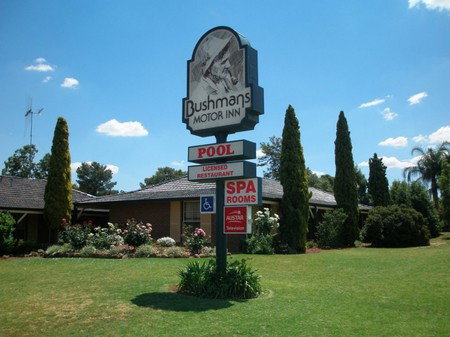 Bushmans Motor Inn - Lightning Ridge Tourism 0