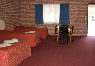 Gloucester Country Lodge - Lightning Ridge Tourism 3