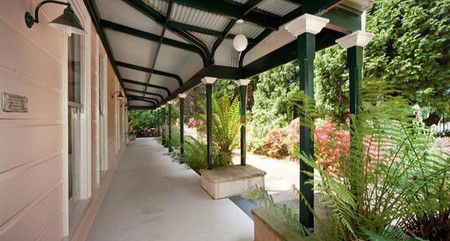 Closeburn House - Lightning Ridge Tourism 1
