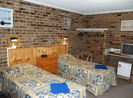 Acacia Snowy Motel - Lightning Ridge Tourism 1