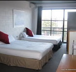 St Kilda Beach House - Lightning Ridge Tourism