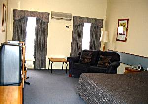 Footscray Motor Inn And Serviced Apartments - Lightning Ridge Tourism 1