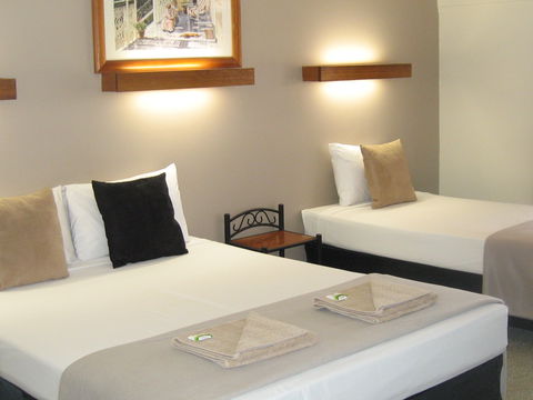 Quilpie Motor Inn - Lightning Ridge Tourism 0