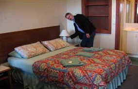 Carleton Inn - Lightning Ridge Tourism 1