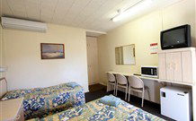 Wattle Tree Motel - Cootamundra - Lightning Ridge Tourism 0