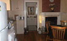 Lake View Farm House - Lightning Ridge Tourism 4